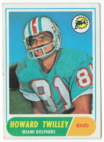 1968 Topps Football #39 Howard Twilley Rookie Card front