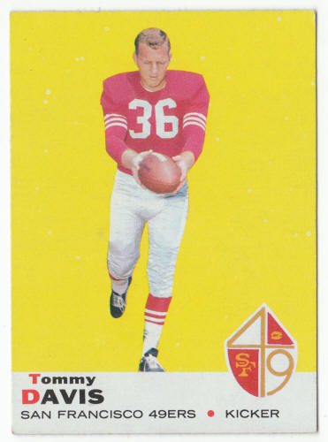 1969 Topps Football #22 Tommy Davis front