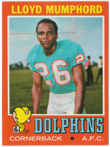 1971 Topps Football #17 Lloyd Mumphord Rookie Card