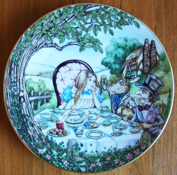 Alice In Wonderland Collectors Plate 4 front
