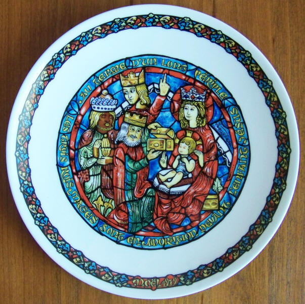 Noel Vitrail Collectors Plate 5 front