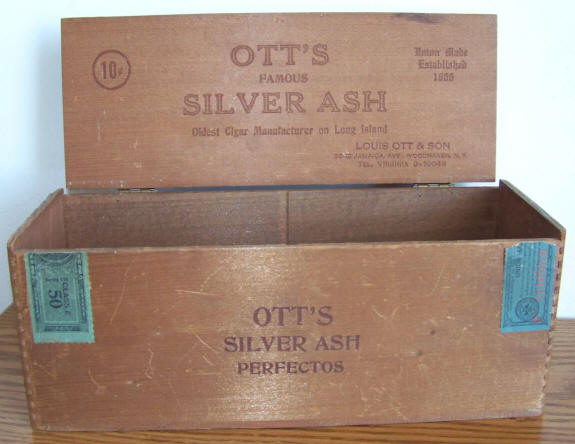 Otts Famous Silver Ash Perfectos 1949 Cigar Box open front