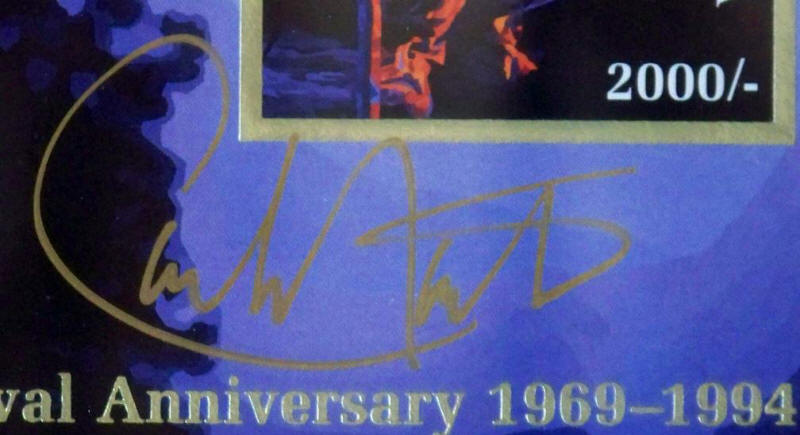 Carlos Santana Signature Close up
