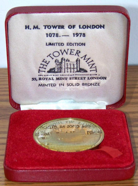 1978 Tower Of London Commemorative Bronze Medallion Case
